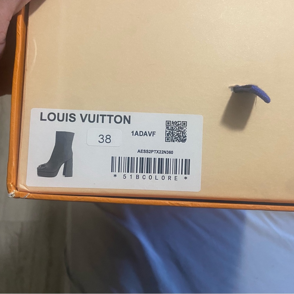 [BRAND NEW/NEVER WORN/STILL IN PLASTIC] Louis Vuitton Black Heeled Boots
